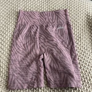 Size medium Evolve Animal Seamless Shorts